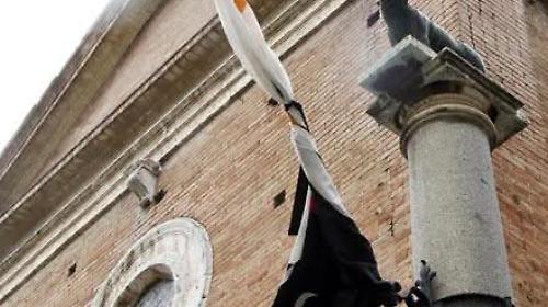 Bandiera Lupa a lutto 