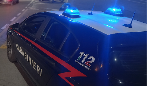 Lite tra giovani, un ragazzo accoltellato. Carabinieri a caccia dei responsabili
