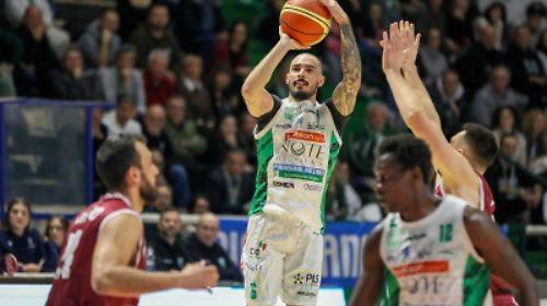 Un ottimo Perin guida assai bene la Mens Sana