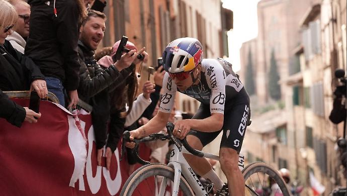 Thomas Pidcock a Strade Bianche