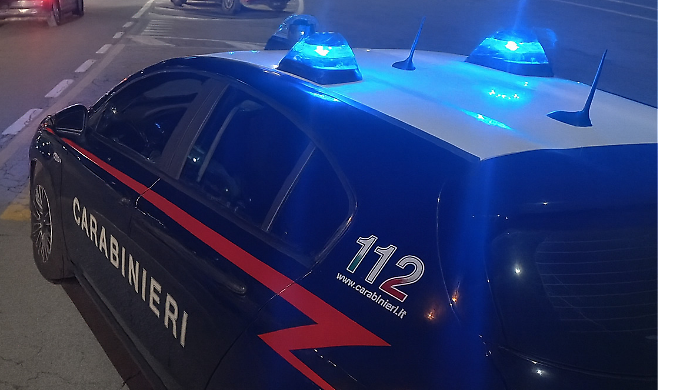 Lite tra giovani, un ragazzo accoltellato. Carabinieri a caccia dei responsabili