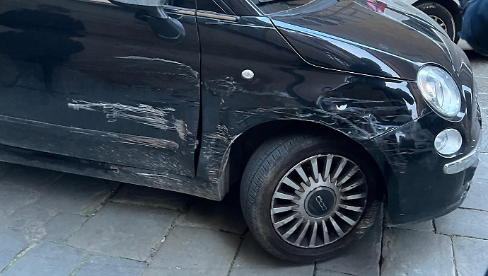 Auto danneggiata via pendola