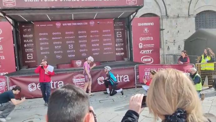 Proposta di matrimonio Strade Bianche 2026