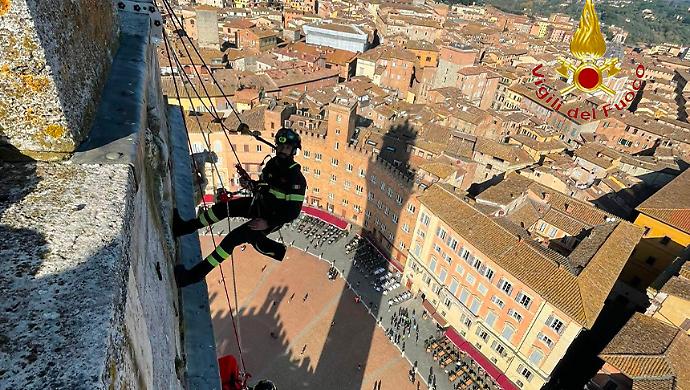 In Piazza del Campo l'esercitazione del Saf