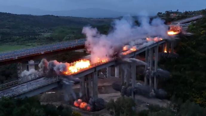 Demolizione viadotto la Coscia
