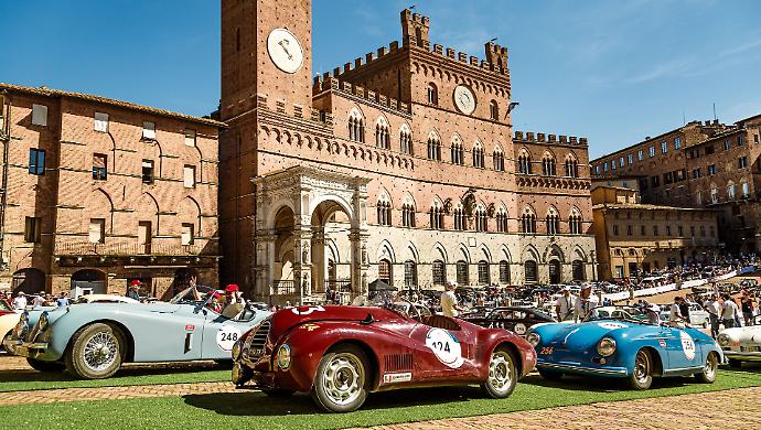 Mille Miglia in Piazza del Campo