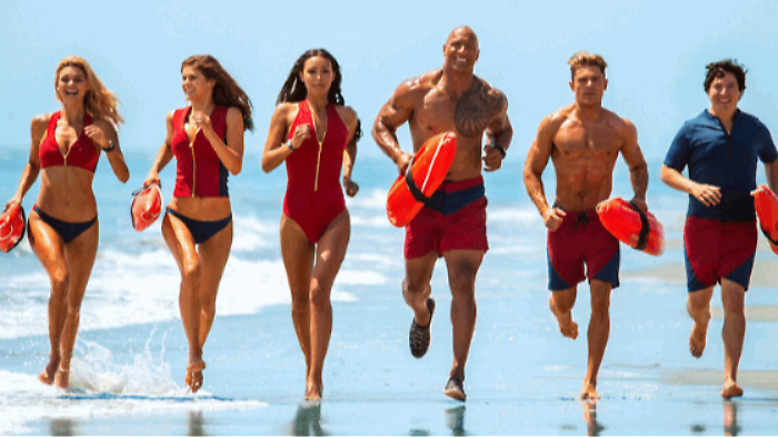 Baywatch stasera in tv venerd&igrave; 23 agosto su Italia Uno: trama e curiosit&agrave; del film con Dwayne Johnson e Zac Efron