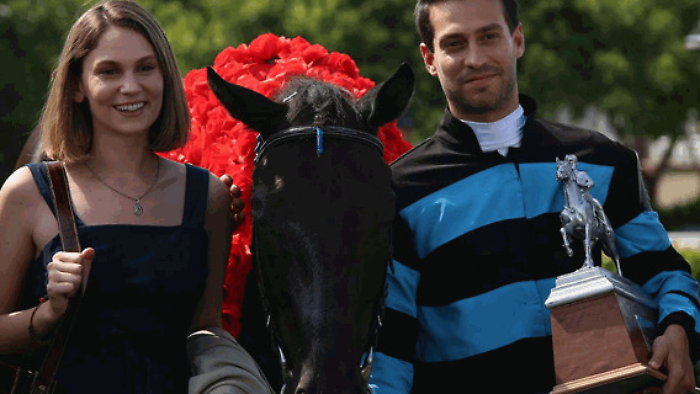 Bold Pilot - Leggenda di un campione stasera in tv venerd&igrave; 23 agosto su Canale 5: trama e curiosit&agrave; del film