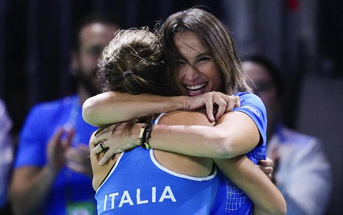 Tennis, chi &egrave; il capitano delle azzurre Tathiana Garbin in trionfo alla Billie Jean King Cup: i  successi, il tumore, una foto e la moglie Ylenia