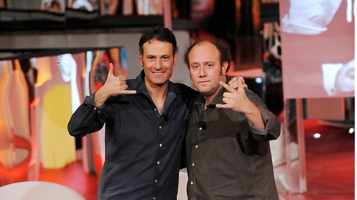 Raiduo con Ale&Franz stasera in tv luned&igrave; 9 dicembre su Rai 2: le anticipazioni e gli ospiti del programma comico