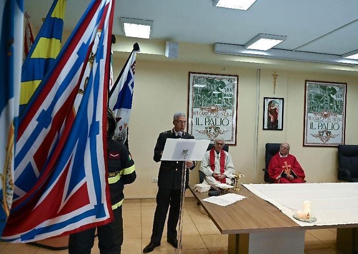 vigili del fuoco per Santa Barbara