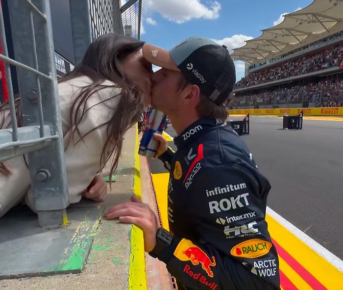 Versappen diventa pap&agrave;. Chi &egrave; Kelly Piquet, la futura mamma: figlia del pilota Nelson e 8 anni pi&ugrave; grande di Max