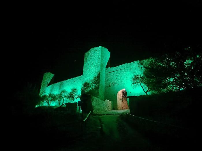 Riqualificata l'illuminazione del Castello. Il sindaco Andrea Frosini: "Con interventi di questo tipo si fa anche promozione del territorio"