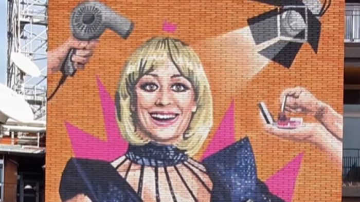 Il murale per Raffaella Carr&agrave;