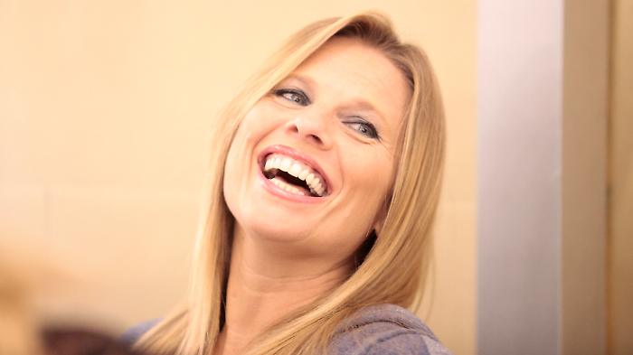 Laura Freddi a Storie di donne al bivio: la storia con Paolo Bonolis, la lite con Sonia Bruganelli e il matrimonio con il compagno Leonardo