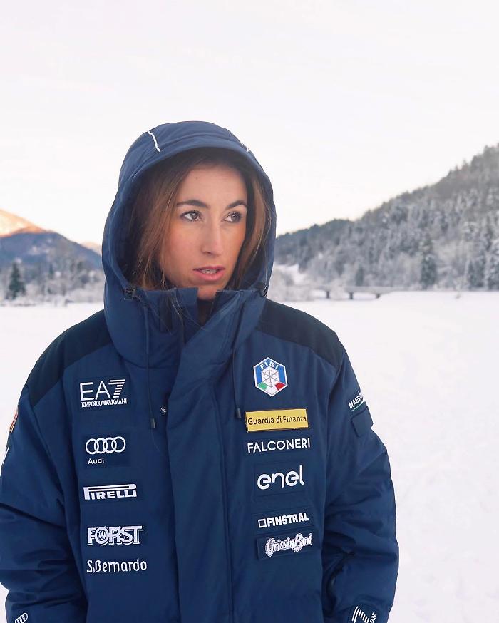 Sci, Sofia Goggia si ispira al Palio nella seconda manche 