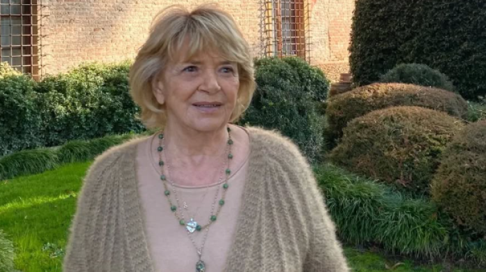 Laura Efrikian ospite di Caterina Balivo a La volta buona: gli esordi in rai, la carriera da attrice, il matrimonio con Gianni Morandi