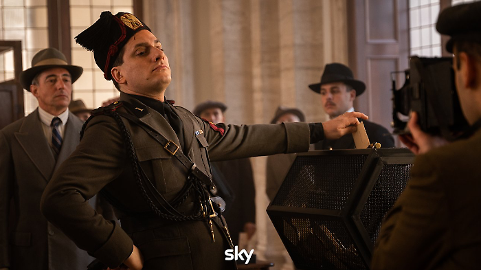 M-Il figlio del Secolo stasera in tv venerd&igrave; 10 gennaio su Sky Atlantic: cast, trama e anticipazioni della serie tv su Benito Mussolini