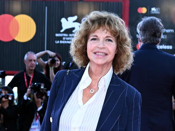Anna Galiena, chi &egrave; l'attrice ospite a Verissimo: dal divieto di recitare del padre a stella del cinema, i divorzi e la lite con Tinto Brass