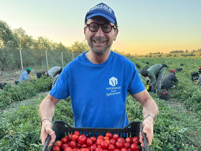 Mauro Mastrototaro, chi &egrave; il boss in incognito: presidente di Mastrototaro Food. Azienda da 5 milioni di fatturato che lavora 900 mila chili di ortaggi all'anno. La storia