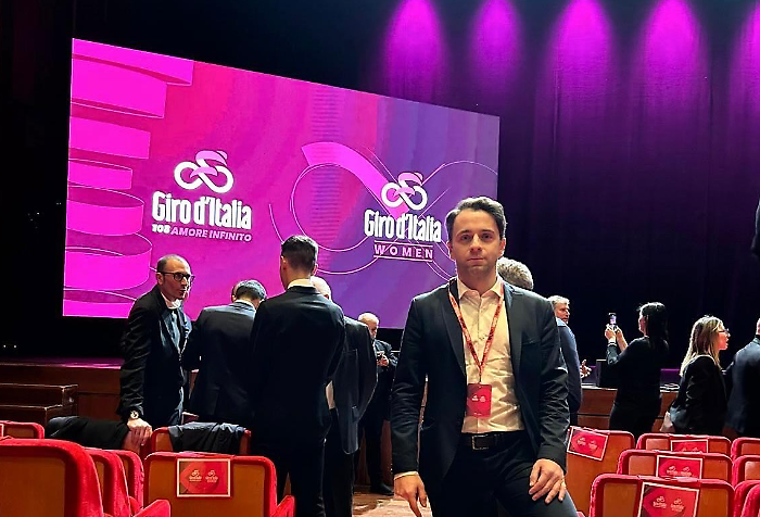 l'assessore Lorenzo Lorè alla presentazione del Giro d'Italia