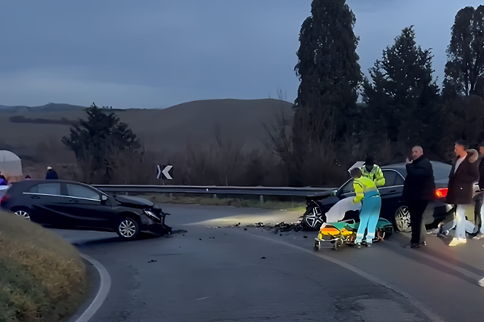 Incidente, scontro tra due auto nei pressi di Suvignano