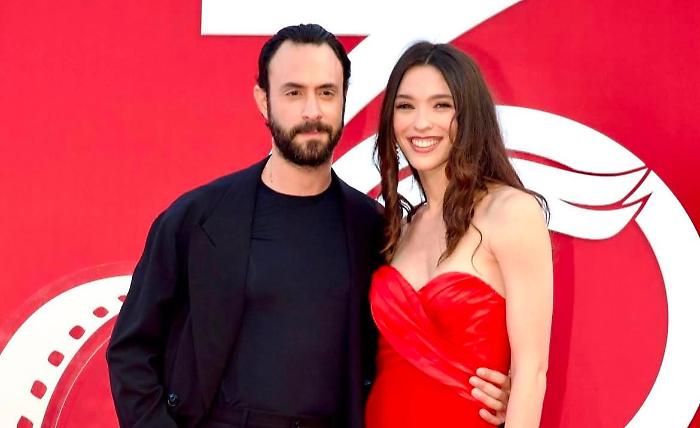 Alessio Vassallo, chi &egrave; e la fidanzata 15 anni pi&ugrave; giovane Ginevra Pisani: le lettere d'amore, il primo incontro e l'idea delle nozze