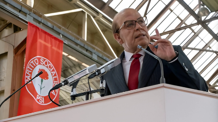 Hammamet stasera in tv mercoled&igrave; 22 gennaio su Rai 1: il film con Favino andr&agrave; in onda in occasione del 25esimo&nbsp;anniversario della scomparsa di Bettino Craxi