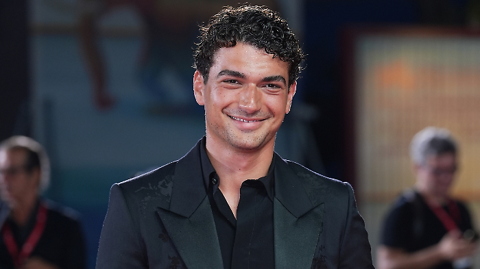 Giacomo Giorgio ospite di Silvia Toffanin a Verissimo, chi &egrave;: la carriera, il successo con Mare Fuori e il presunto flirt con Beatrice Vendramin