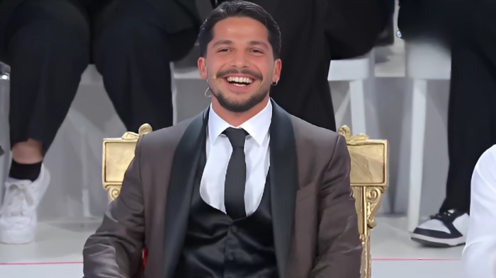 Gianmarco e il suo primo ingresso da tronista a Uomini e Donne su Canele 5, luned&igrave; 27 gennaio: Maria vuole coinvolgere il suo amico Enzakkione