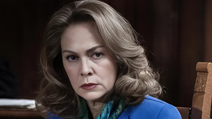 La farfalla impazzita stasera in tv mercoled&igrave; 29 gennaio su Rai 1: Elena Sofia Ricci &egrave; Giulia Spizzichino, ebrea romana che perse la sua famiglia durante lo sterminio nazista