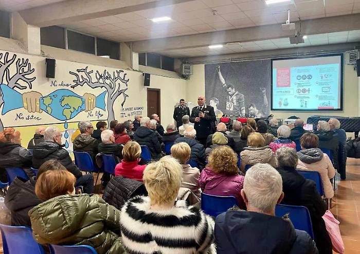 incontro con i carabinieri sul tema delle truffe