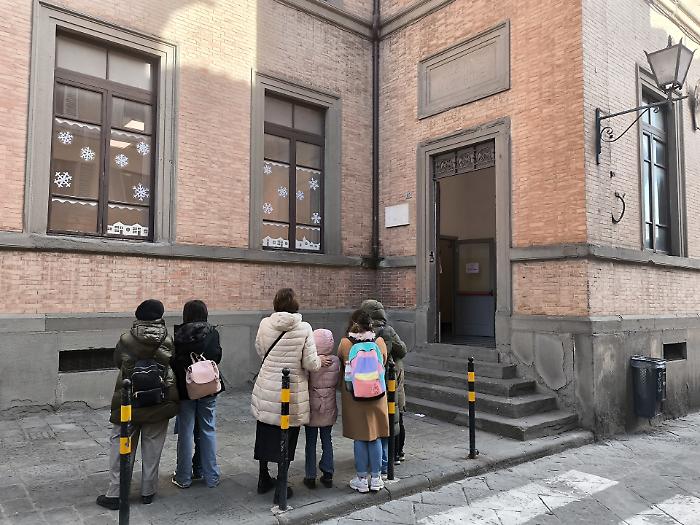 evacuate le scuole dopo la scossa di ieri mattina