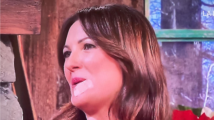 E' sempre mezzogiorno oggi in tv su Rai 1 con Antonella Clerici, venerd&igrave; 7 febbraio: &egrave; torna dopo l'incidente Giovanna Civitillo con un cerotto