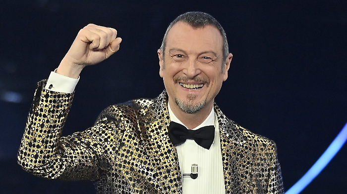 Amadeus, ospite a C'&egrave; posta per Te sabato 8 febbraio,  racconta il suo segreto per il Festival di Sanremo. Boom di commenti: "Sei stato perfetto"