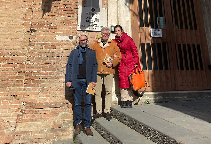 forza italia al carcere di siena