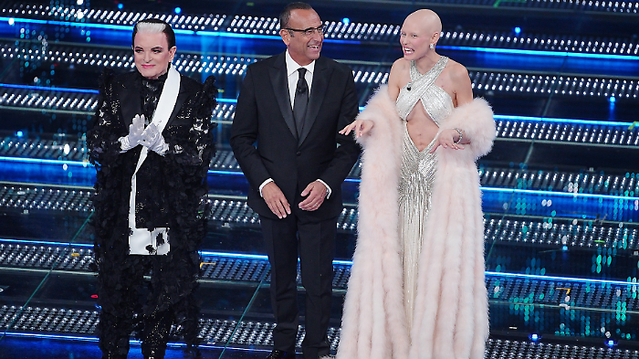 Festival di Sanremo 2025, ecco i cinque nomi dei cantanti in gara in ordine casuale della seconda serata