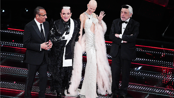 Festival di Sanremo 2025, scopri com'&egrave; andata la seconda serata e cosa &egrave; successo: ecco tutti gli ospiti e gli abiti di Bianca Balti e Cristiano Malgioglio