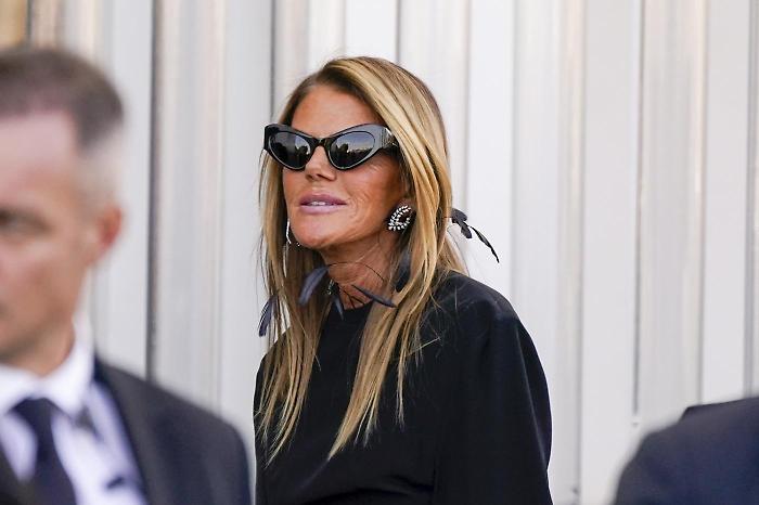 Sanremo 2025, chi &egrave; Anna Dello Russo, l'opinionista del Dopofestival: la carriera da Vogue e l'immenso archivio di moda