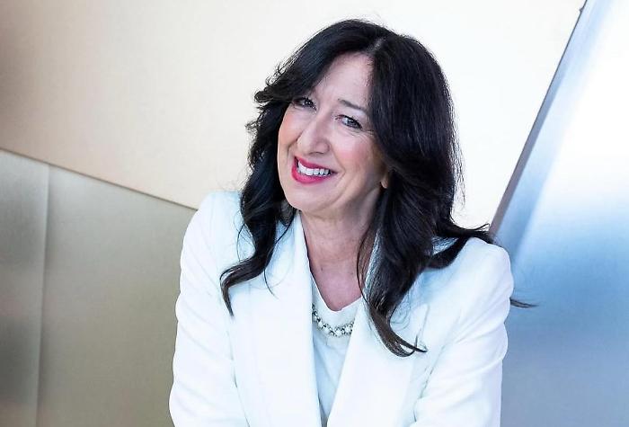 Emanuela Aureli ospite a Verissimo: carriera, imitazioni, il marito Sergio Di Folco e la perdita della madre