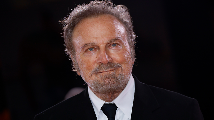 Franco Nero ospite di Silvia Toffanin a Verissimo: il successo internazionale, il matrimonio segreto con Vanessa Redgrave, i figli 