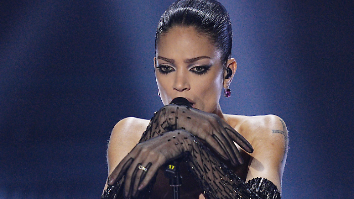 Sanremo 2025, Elodie a Domenica In attacca il giornalista Davide Maggio: "Scrivete delle cavolate"