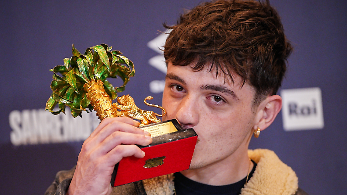 Olly ospite a Stasera c'&egrave; Cattelan...su Rai 2 marted&igrave; 18 febbraio: ecco tutte le storie d'amore del cantante e focus sulla sua partecipazione all'Eurovision