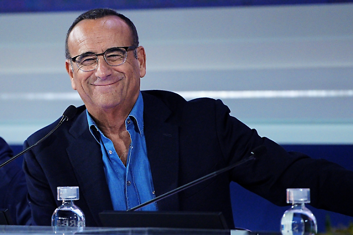 Carlo Conti ospite a Tv talk sabato 22 febraio su Rai 3 per rispondere alle domande sul Festival. Sui social: "Inviteresti Amadeus l'anno prossimo?"