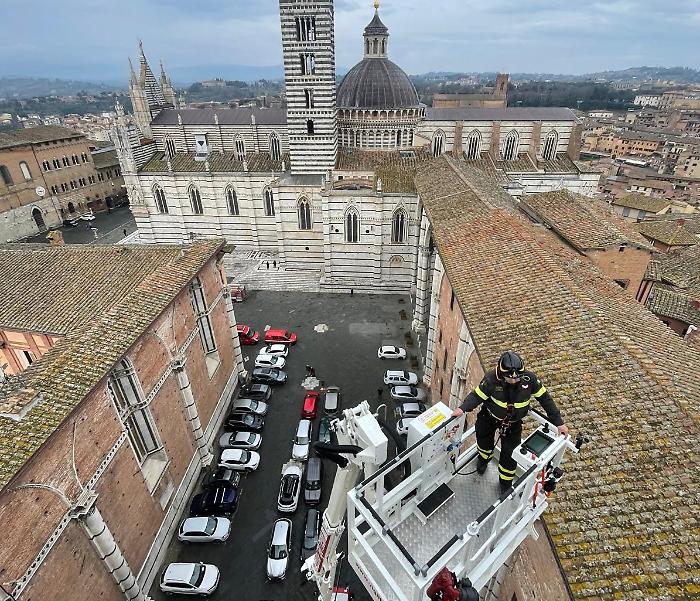 esercitazione dei vigili del fuoco di Duomo