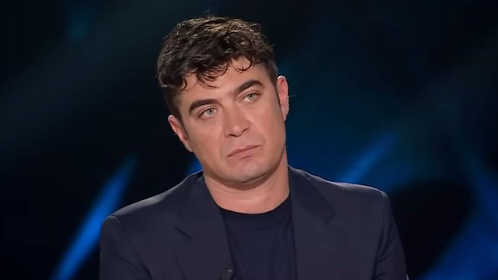 Riccardo Scamarcio a Verissimo, da Step in Ho voglia di te a sex symbol: tutti gli amori dell'attore. Chi &egrave; la fidanzata Benedetta Porcaroli