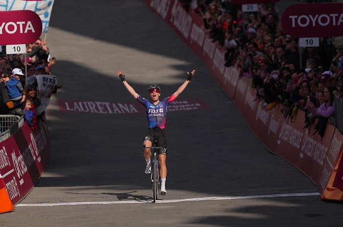 Demi Vollering vince le Strade Bianche