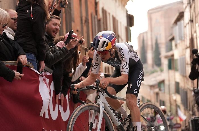 Thomas Pidcock a Strade Bianche