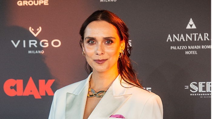 Lucrezia Guidone, ospite da Caterina Balivo mercoled&igrave; 12 marzo su Rai 1: dal suo ruolo in Sofia di Mare Fuori alla vita privata