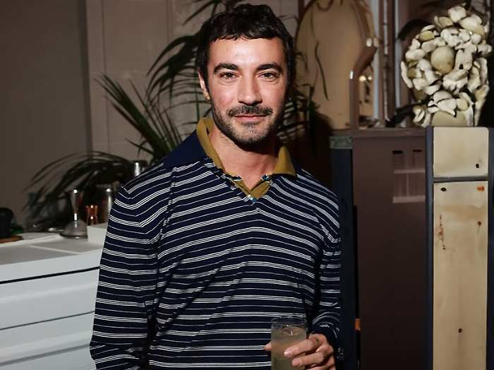 Dario Vitale, chi &egrave; il nuovo direttore creativo di Versace che prender&agrave; il posto di Donatella: dall'esperienza con Prada, al successo con Miu Miu